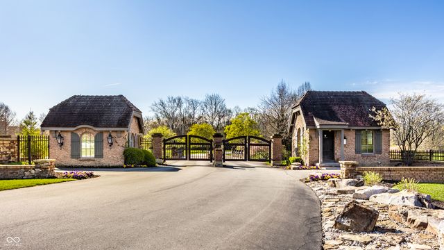 2 Woodard Bluff, Zionsville, IN 46077