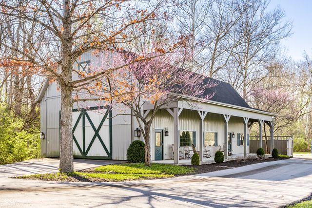 2 Woodard Bluff, Zionsville, IN 46077