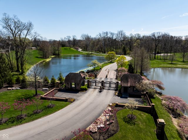 2 Woodard Bluff, Zionsville, IN 46077