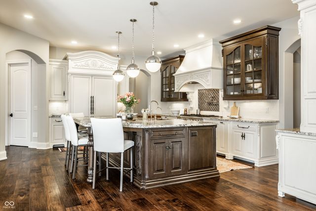 2 Woodard Bluff, Zionsville, IN 46077
