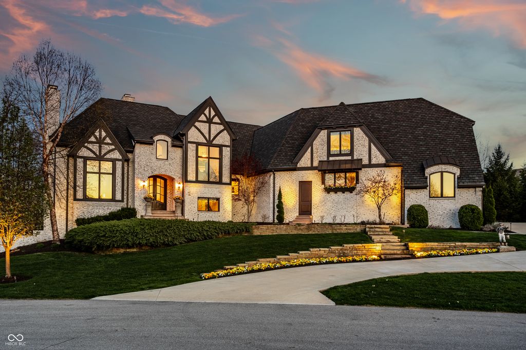 2 Woodard Bluff, Zionsville, IN 46077