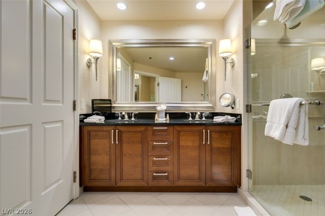 125 East HARMON Avenue 805 & 807, Las Vegas, NV 89109