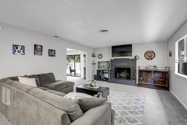 2727 Buttonwillow Ave, Stockton, CA 95207