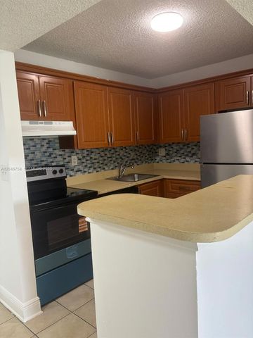 7110 NW 179th St 211, Hialeah, FL 33015