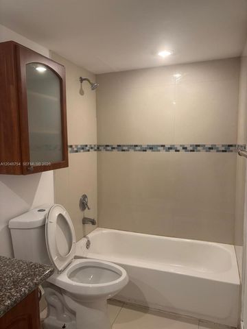 7110 NW 179th St 211, Hialeah, FL 33015