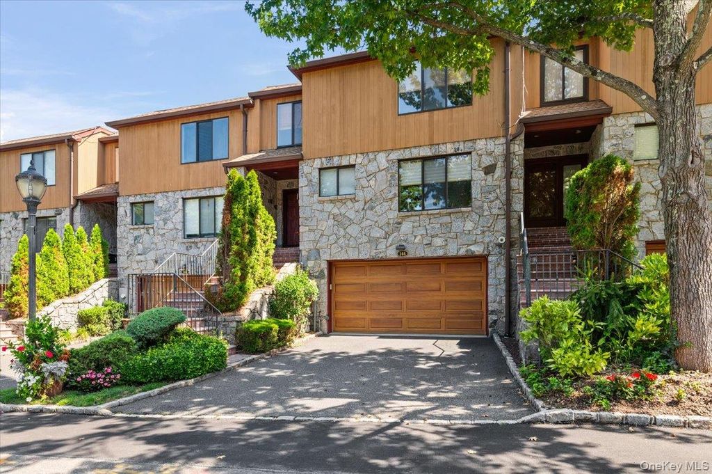 144 The Crescent Crescent, Roslyn, NY 11577 — exterior