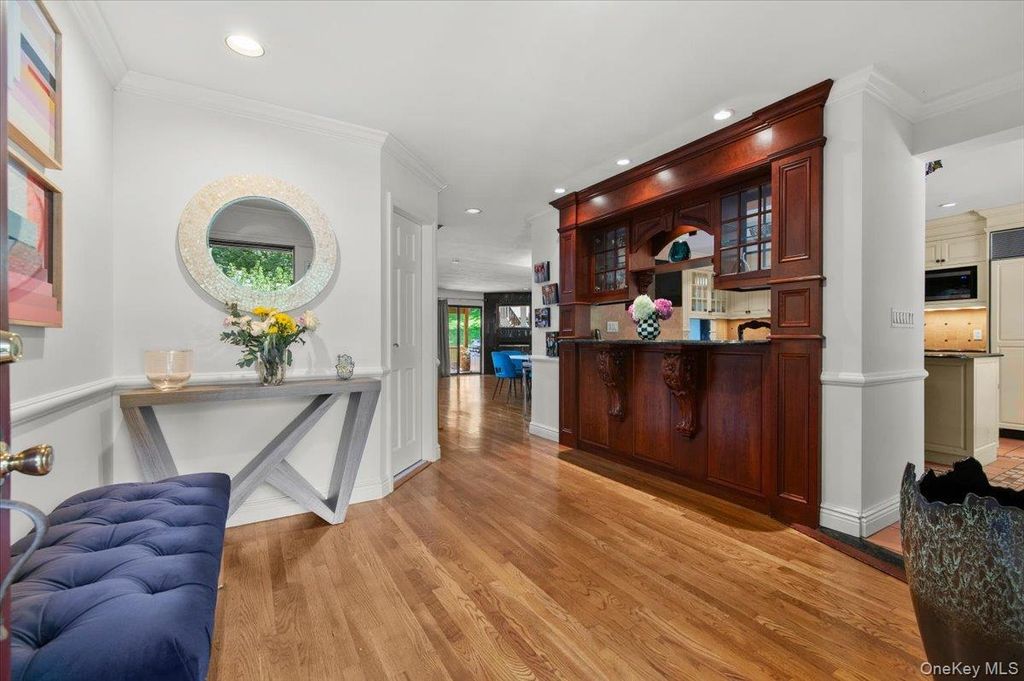 144 The Crescent Crescent, Roslyn, NY 11577 — photo 5