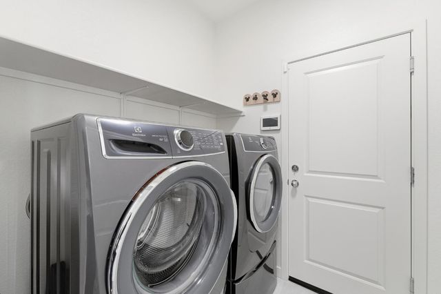 3449 Guru Dr, Ceres, CA 95307