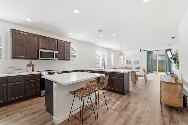 3449 Guru Dr, Ceres, CA 95307