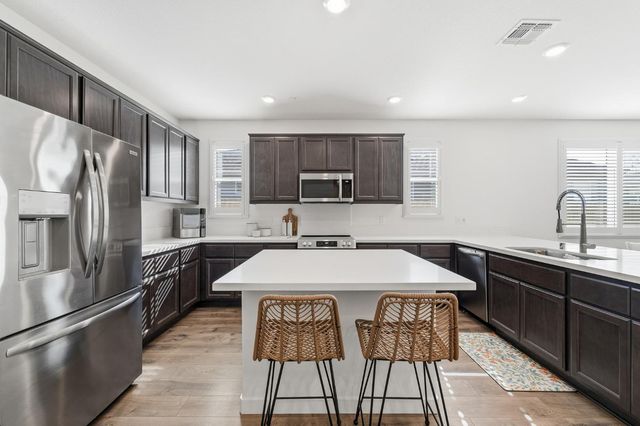 3449 Guru Dr, Ceres, CA 95307