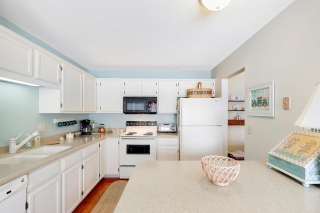 12253 42nd Avenue N, Plymouth, MN 55441