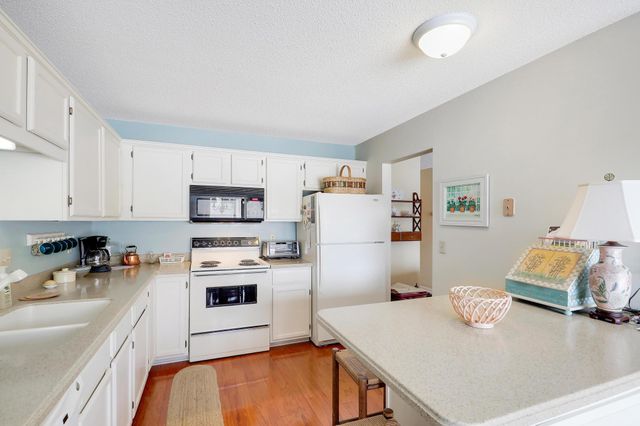 12253 42nd Avenue N, Plymouth, MN 55441