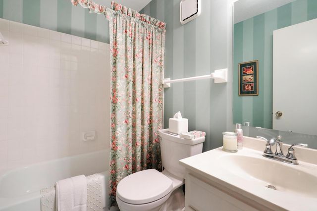 12253 42nd Avenue N, Plymouth, MN 55441