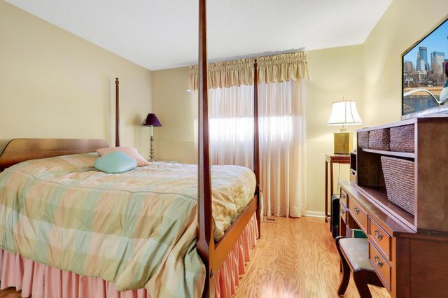 12253 42nd Avenue N, Plymouth, MN 55441