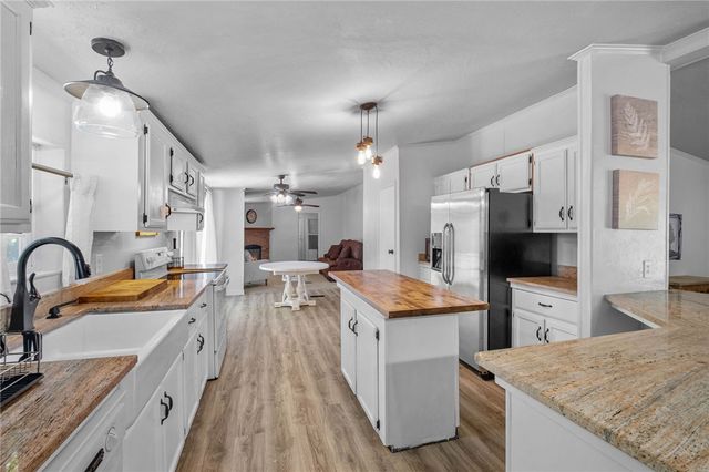 18322 Knabenschuh Drive, Garfield, AR 72732
