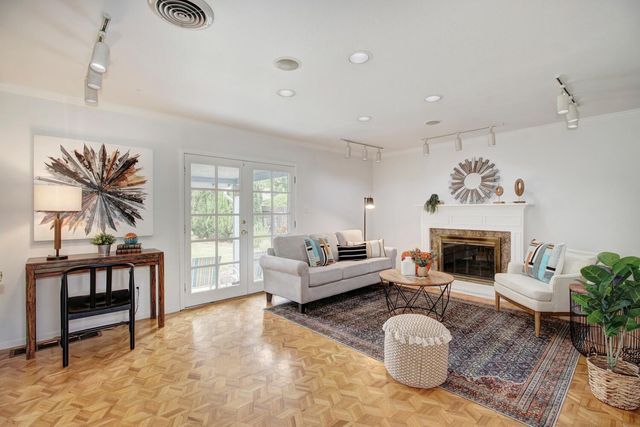 6010 Machado Way, Sacramento, CA 95822