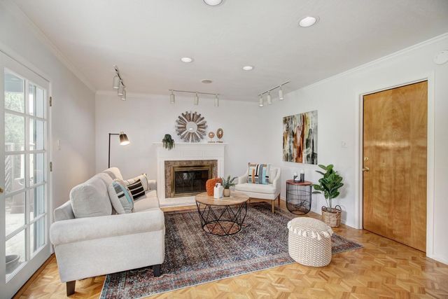 6010 Machado Way, Sacramento, CA 95822