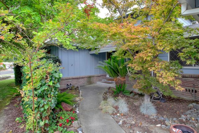 6010 Machado Way, Sacramento, CA 95822