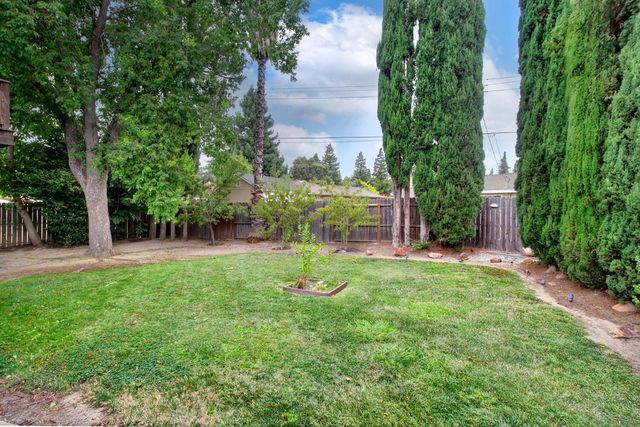 6010 Machado Way, Sacramento, CA 95822