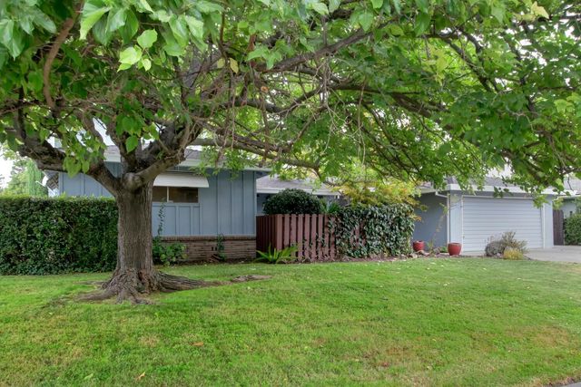 6010 Machado Way, Sacramento, CA 95822