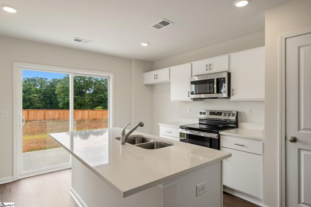 138 Cloverfield Lane, Spartanburg, SC 29303
