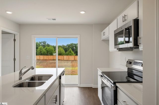 138 Cloverfield Lane, Spartanburg, SC 29303
