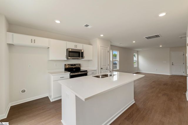 138 Cloverfield Lane, Spartanburg, SC 29303