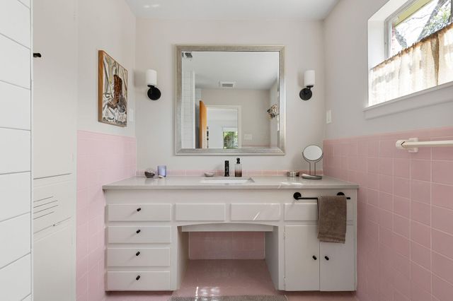 1408 Larkwood DR, Austin, TX 78723