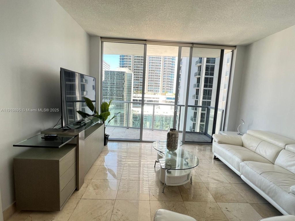 1050 Brickell Ave 1904, Miami, FL 33131