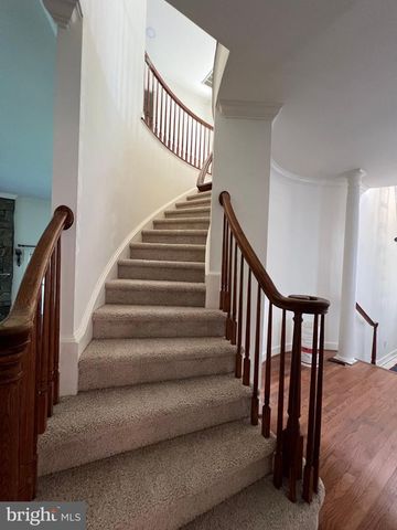 3025 WINDY KNOLL CT, Rockville, MD 20850