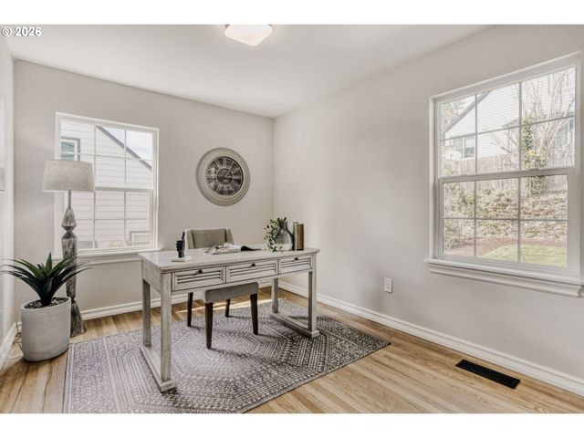 3235 Ne Klickitat St, Portland, OR 97212