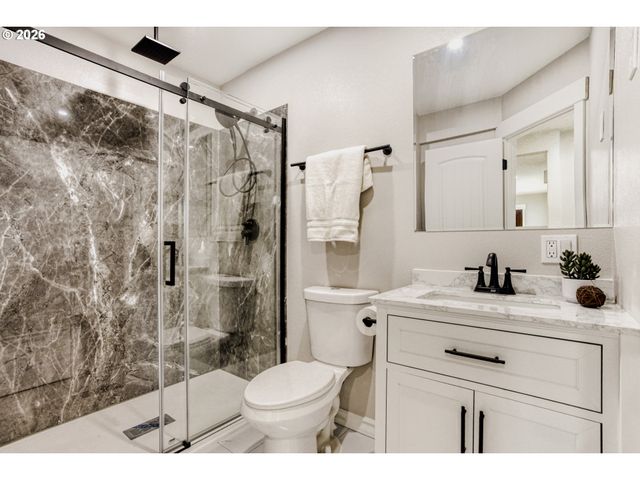 3235 Ne Klickitat St, Portland, OR 97212