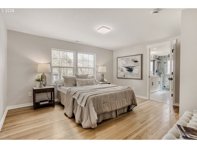 3235 Ne Klickitat St, Portland, OR 97212