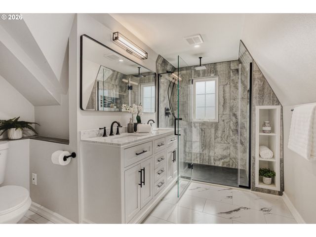 3235 Ne Klickitat St, Portland, OR 97212