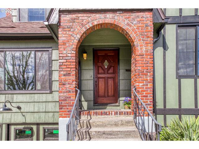 3235 Ne Klickitat St, Portland, OR 97212