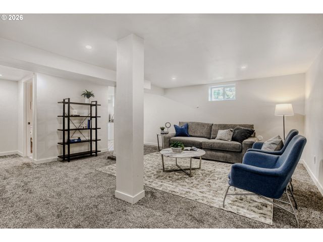 3235 Ne Klickitat St, Portland, OR 97212