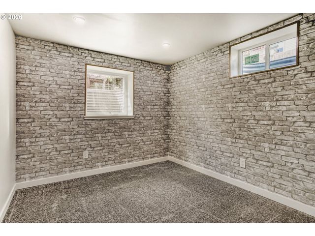 3235 Ne Klickitat St, Portland, OR 97212