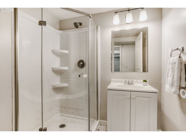 3235 Ne Klickitat St, Portland, OR 97212