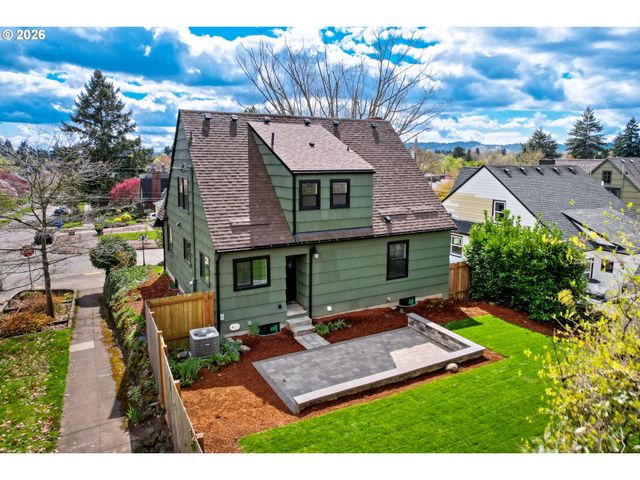 3235 Ne Klickitat St, Portland, OR 97212