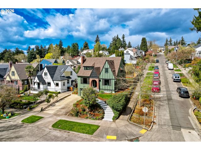 3235 Ne Klickitat St, Portland, OR 97212