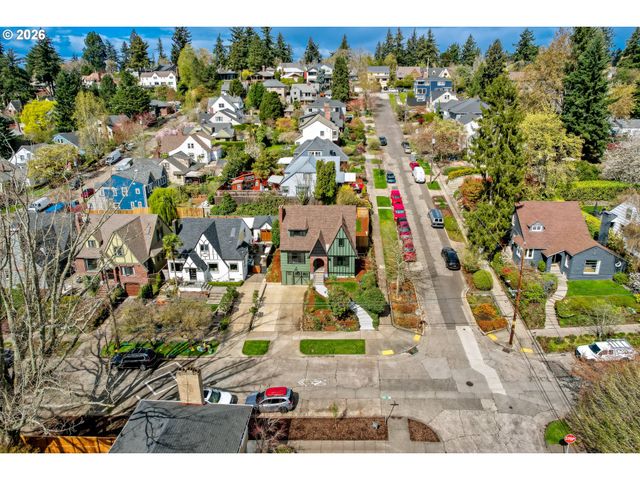 3235 Ne Klickitat St, Portland, OR 97212