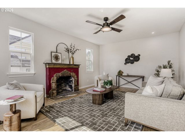 3235 Ne Klickitat St, Portland, OR 97212