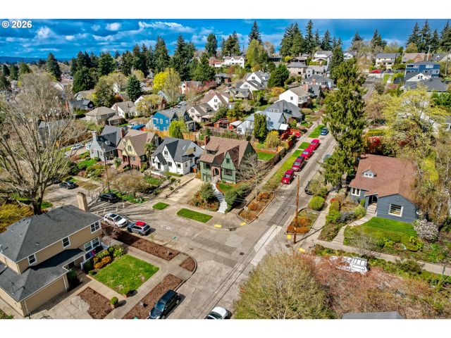 3235 Ne Klickitat St, Portland, OR 97212