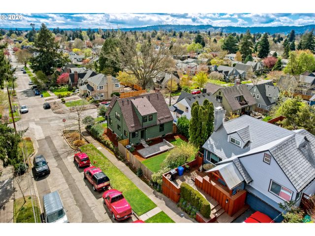 3235 Ne Klickitat St, Portland, OR 97212