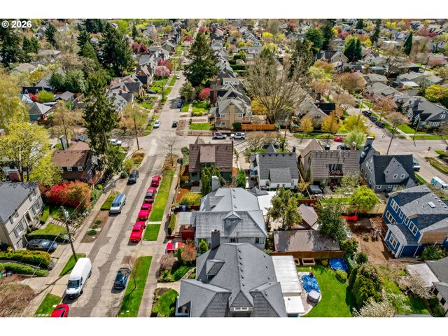 3235 Ne Klickitat St, Portland, OR 97212