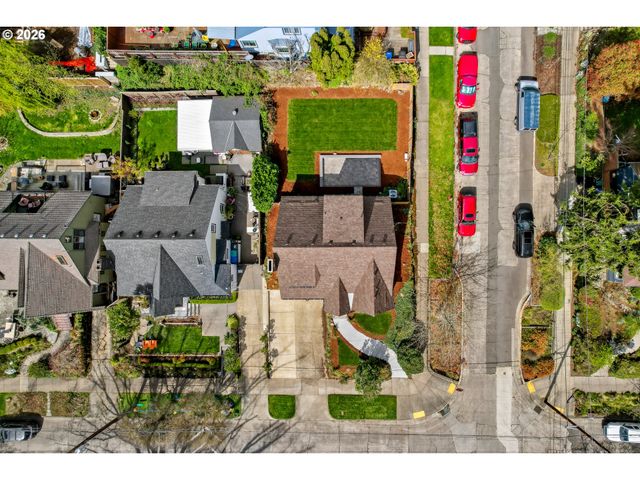 3235 Ne Klickitat St, Portland, OR 97212