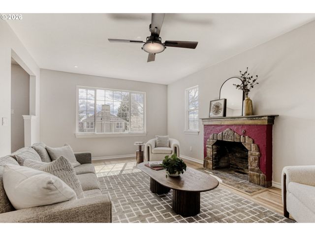 3235 Ne Klickitat St, Portland, OR 97212