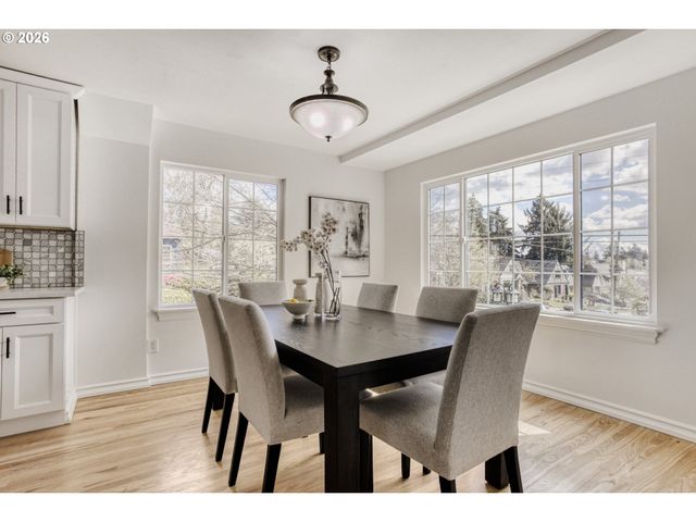 3235 Ne Klickitat St, Portland, OR 97212