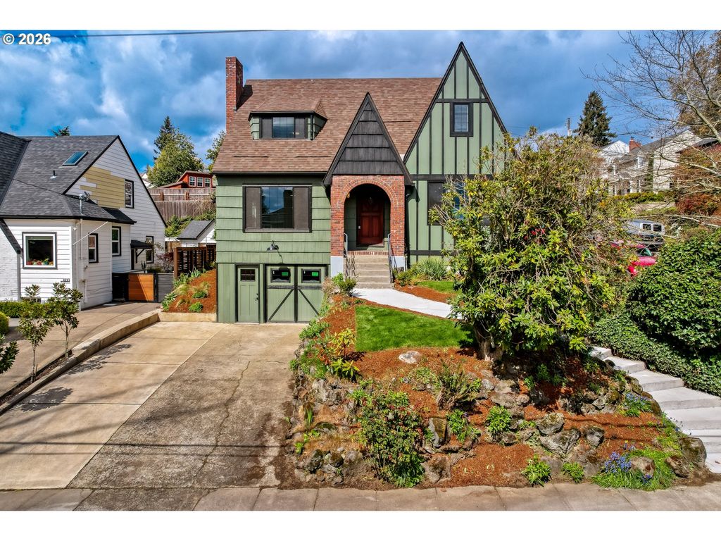 3235 Ne Klickitat St, Portland, OR 97212