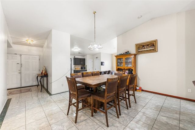 2901 Flint Hills Drive, Bakersfield, CA 93313